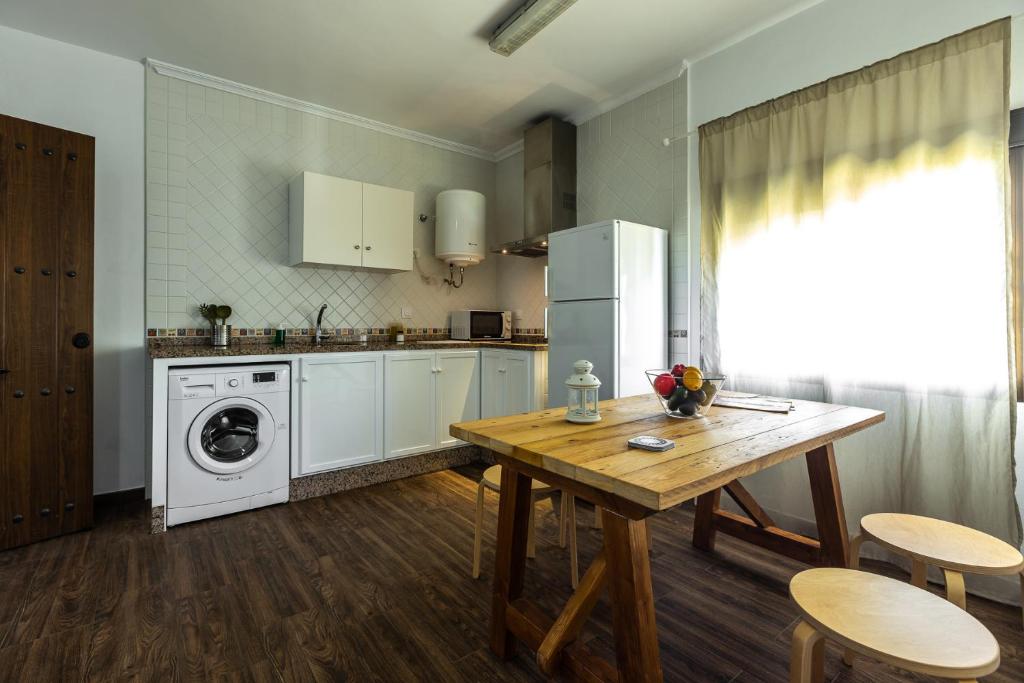 Kuchyň nebo kuchyňský kout v ubytování APARTAMENTO BOLONIA SUR A