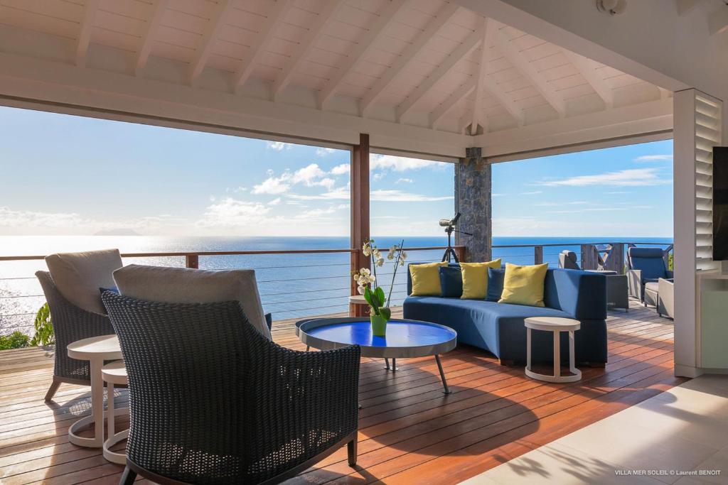 a living room with a couch and a table at Dream Villa Gouverneur 655 in Saint Barthelemy