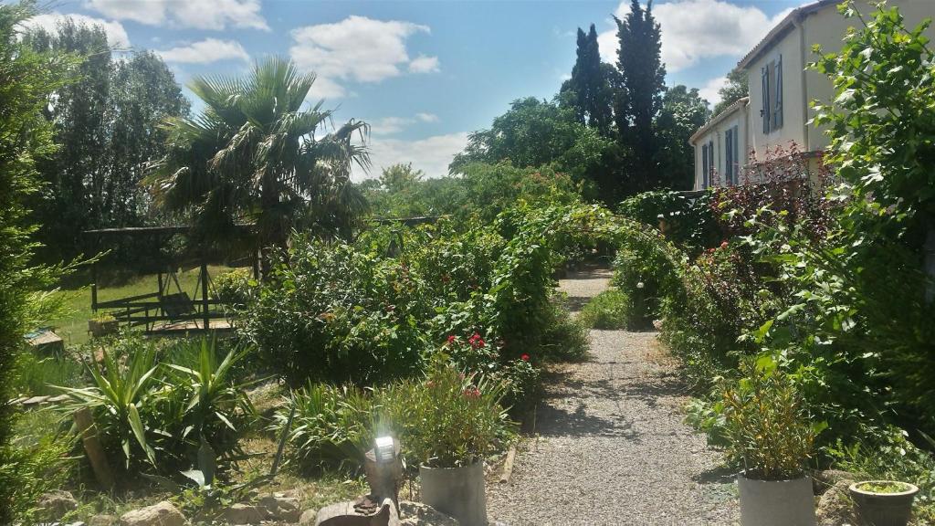 Jardín al aire libre en Aux Roses de l'Etang