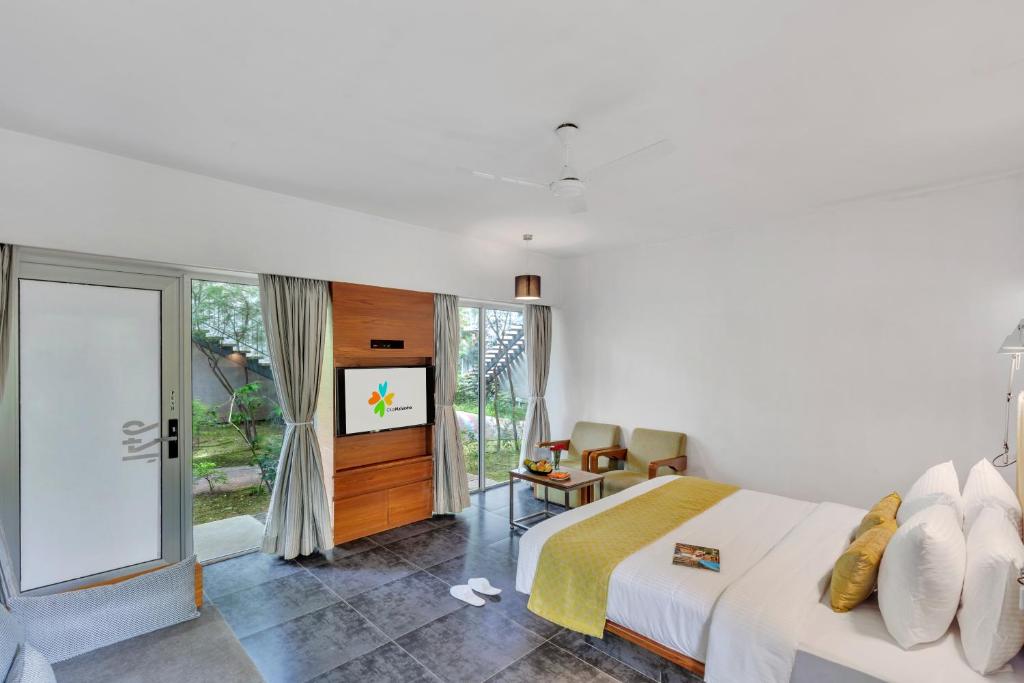 Postel nebo postele na pokoji v ubytování Club Mahindra Puducherry