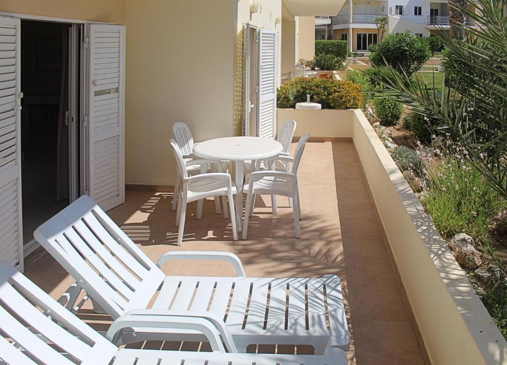 Portugal Rentals Vila da Praia Apartments - Appartement Met Terras