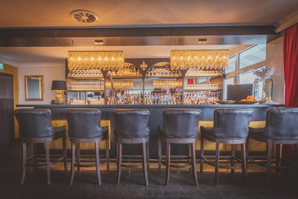 Sohvabaar või baar majutusasutuses Nordhäuser Fürstenhof & TinySky-Resort