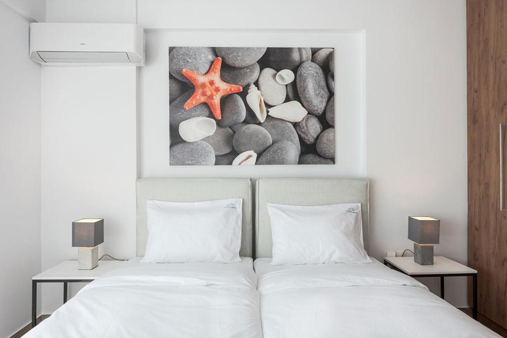 Katil atau katil-katil dalam bilik di COSTA VASIA Seaside Suites and Apartments