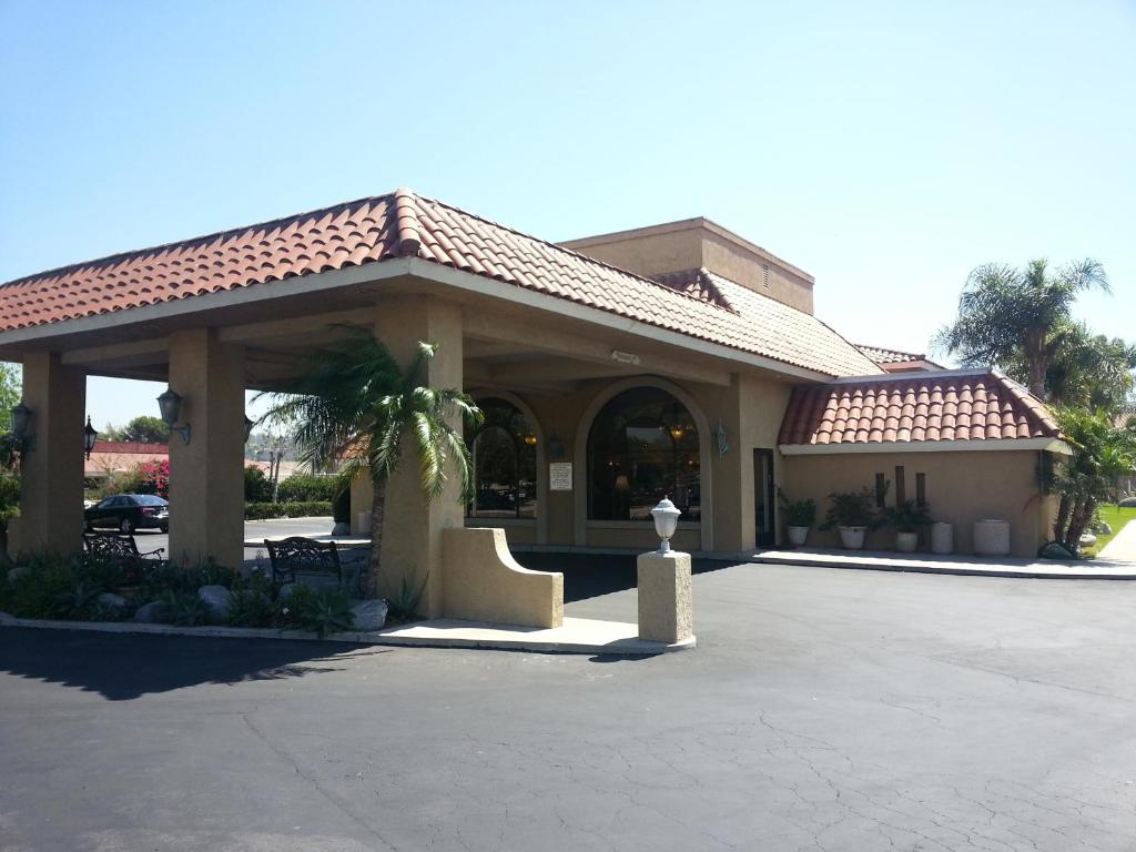 a building with a pavilion in a parking lot at Motel 6 - Anaheim Hills, CA in Anaheim