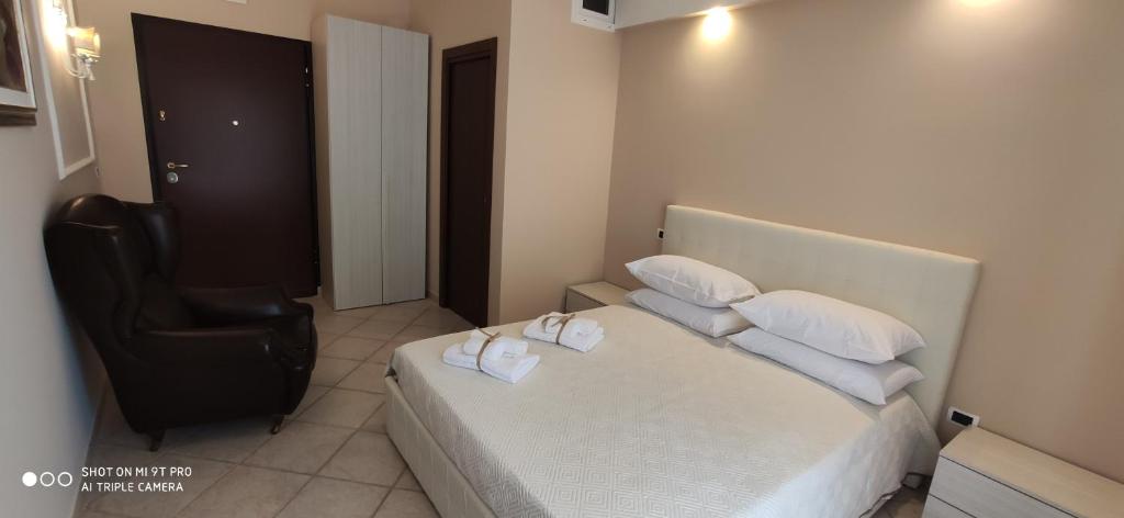 Postel nebo postele na pokoji v ubytování GIOIArooms