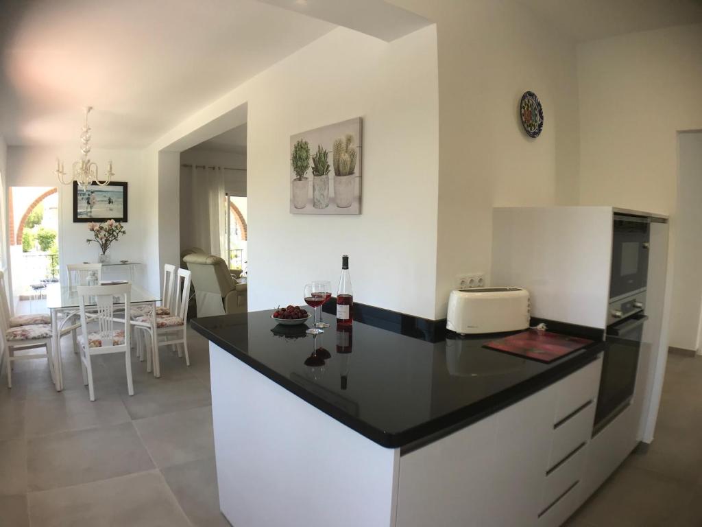 Kuchyňa alebo kuchynka v ubytovaní Villa Rafaela