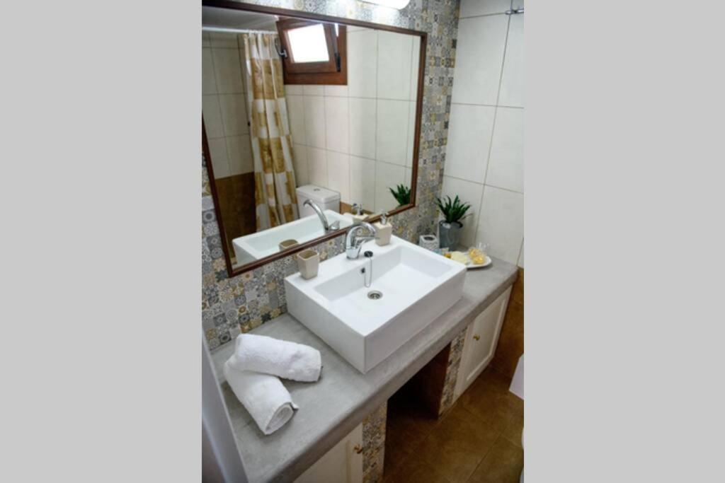 Ванная комната в Effies House