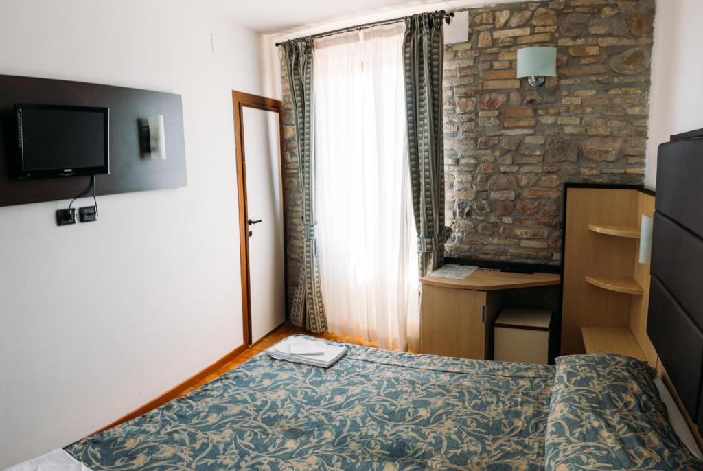 Uma TV ou centro de entretenimento em Hotel Il Castello