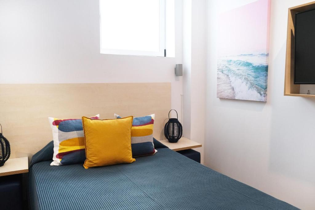 TAKE SURF Hostel Conil - Doble Room With Private Interior Bathroom