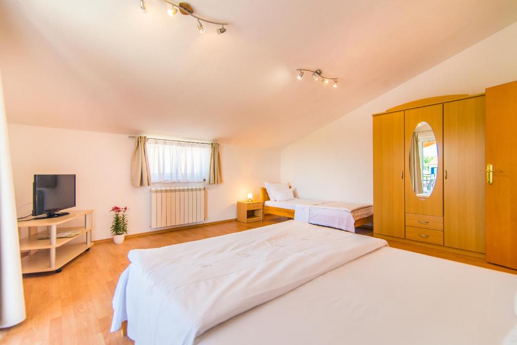 Posteľ alebo postele v izbe v ubytovaní Apartment AnaKatarina