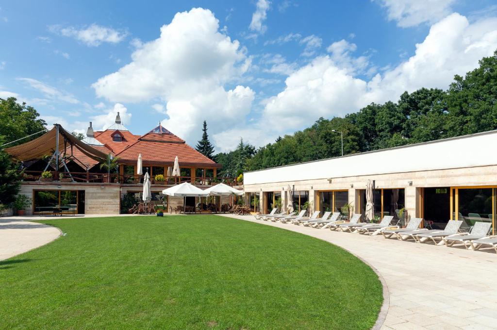 A garden outside Hotel Gottwald