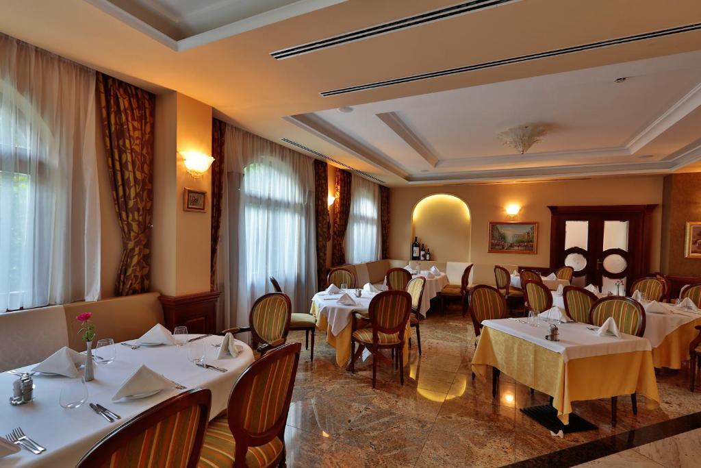 A seating area at Hotel Gottwald