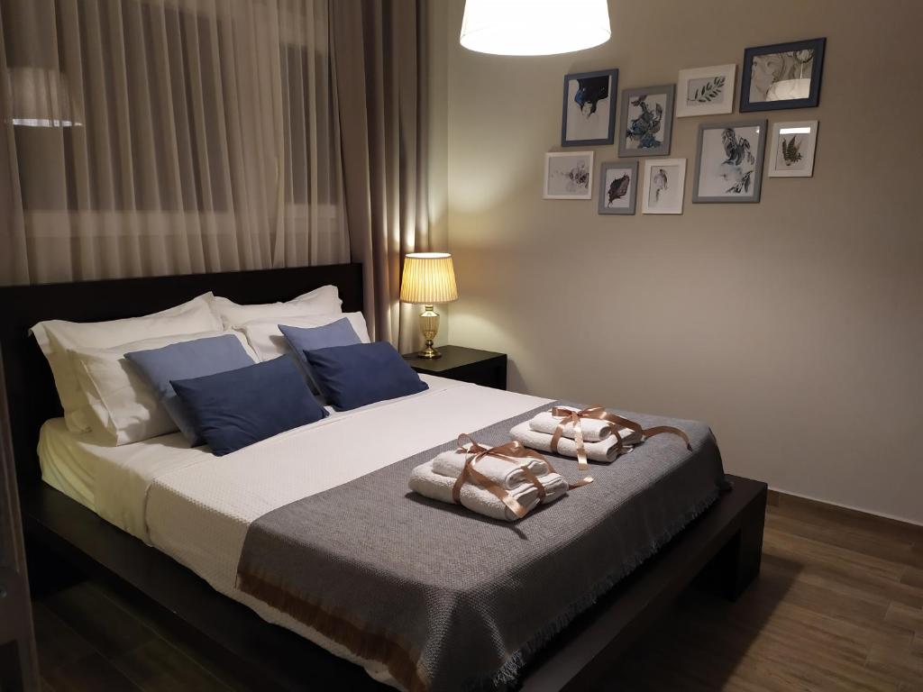 Postel nebo postele na pokoji v ubytování Siggos Suites