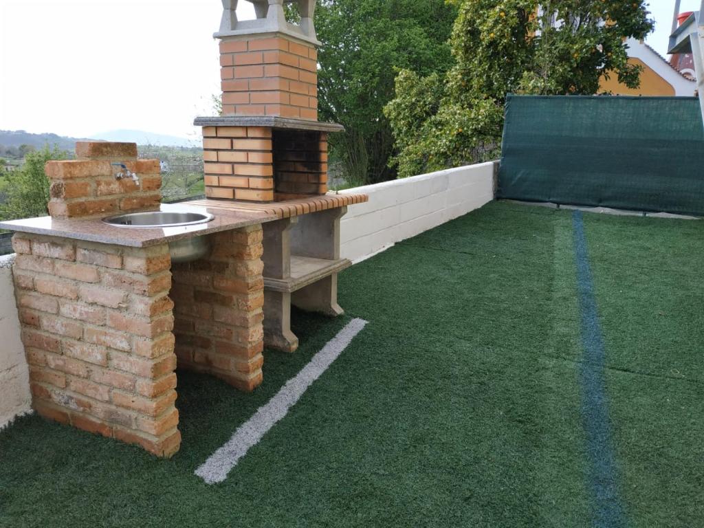 a backyard with a fire pit and grass at Casa Antuña in Leceñes