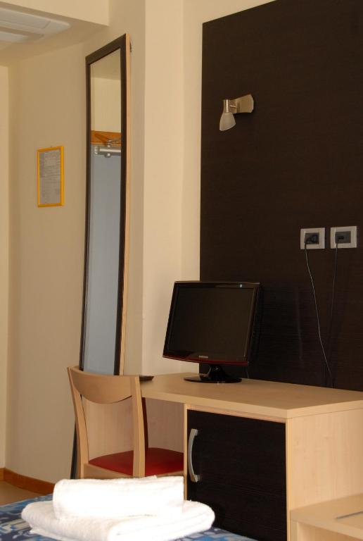 TV a/nebo společenská místnost v ubytování Hotel Arno