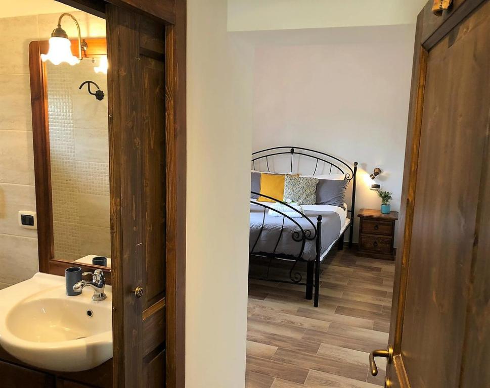 Llit o llits en una habitació de B&B Mandorla Amara