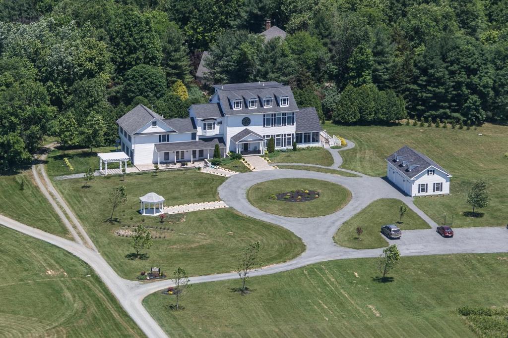 an aerial view of a large house with a driveway at Loudoun Valley Manor B&B in Waterford