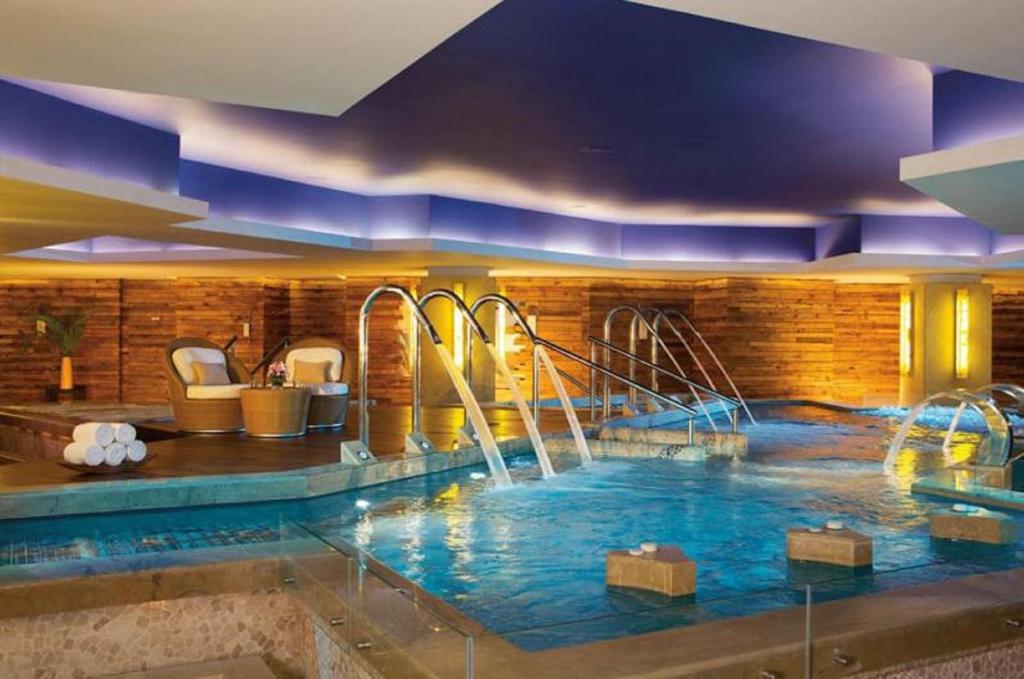 Bazén v ubytování Dreams Vallarta Bay Resorts & Spa - All Inclusive nebo v jeho okolí