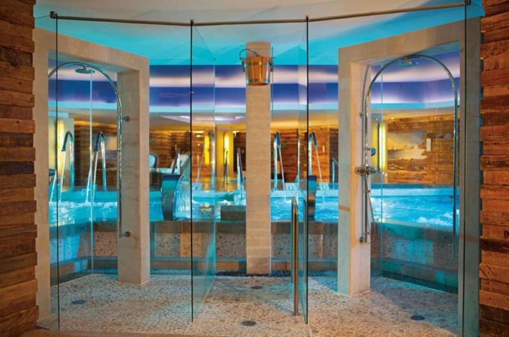 Bazén v ubytování Dreams Vallarta Bay Resorts & Spa - All Inclusive nebo v jeho okolí