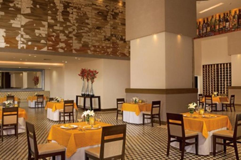 Restaurace v ubytování Dreams Vallarta Bay Resorts & Spa - All Inclusive