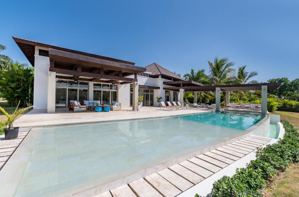 Bazén v ubytování Unique Private Villa with Pools and Golf Cart nebo v jeho okolí