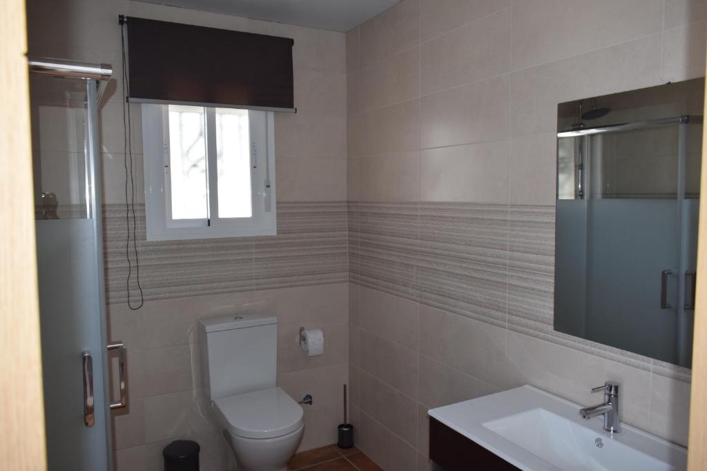 Kúpeľňa v ubytovaní BAMBÚ · Casa rural en Vejer con piscina privada