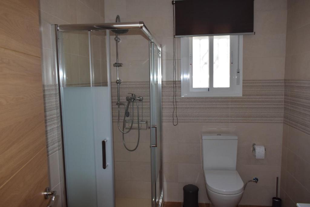Kúpeľňa v ubytovaní BAMBÚ · Casa rural en Vejer con piscina privada