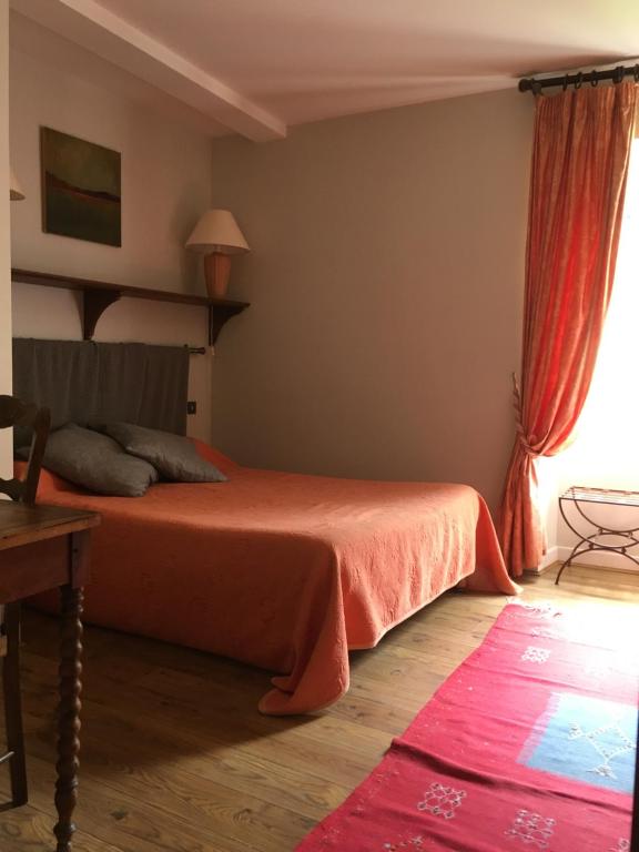 Postel nebo postele na pokoji v ubytování L’Auberge du Sombral