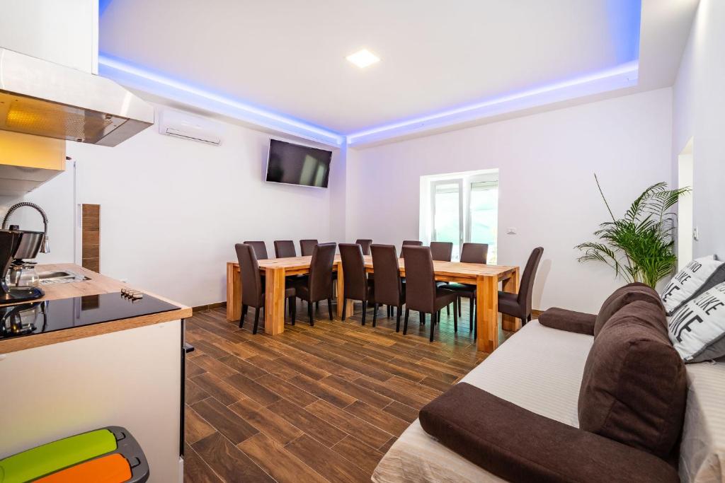 Group Holiday Accommodation Natura Croatia, Sleeps Up To 13 People - Maison De Six Chambres