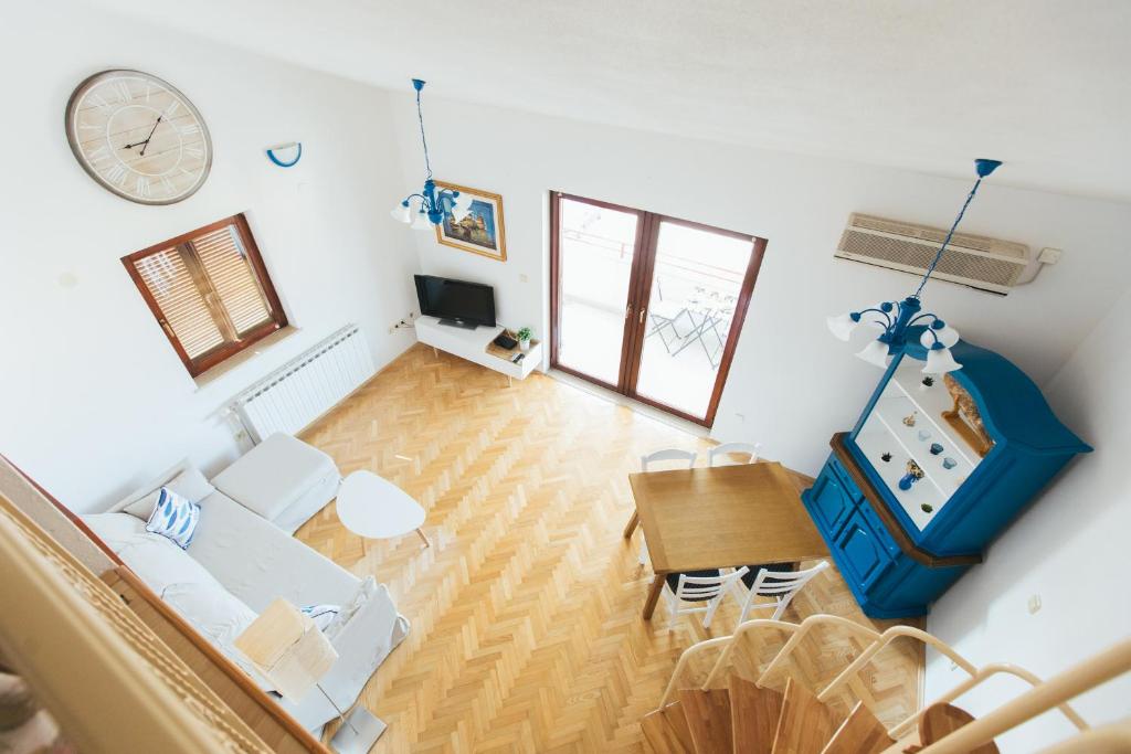 Televízia a/alebo spoločenská miestnosť v ubytovaní Hello Crikvenica Apartment