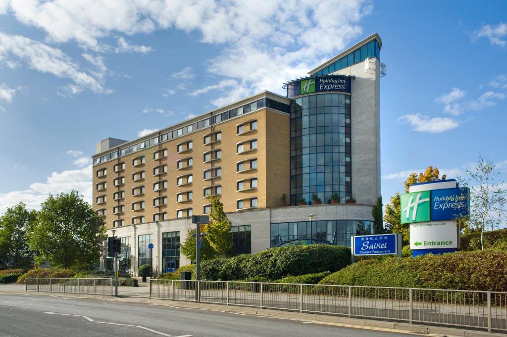 a building on a street in front of a road at Holiday Inn Express London Greenwich by IHG in London