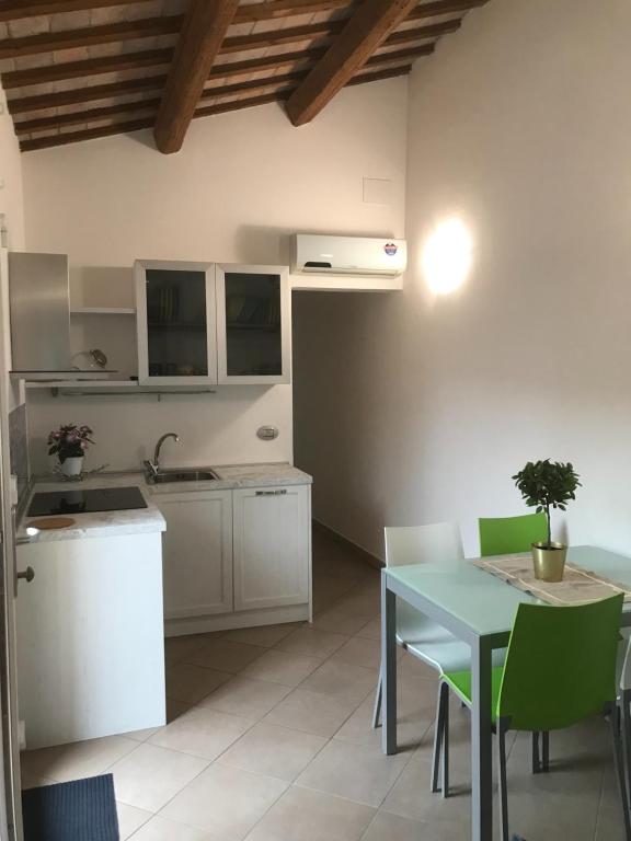 APPARTAMENTO ANGOLO DI ERICA centro storico - Housity