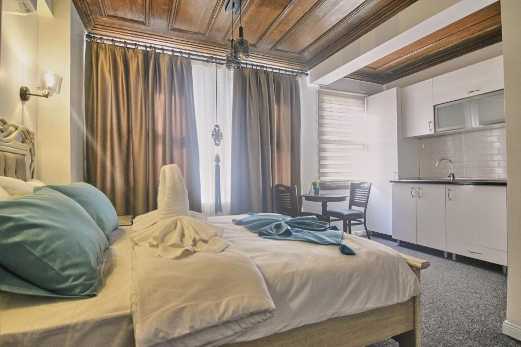 a bedroom with a large bed and a kitchen at Galata Dream Hotel in Istanbul