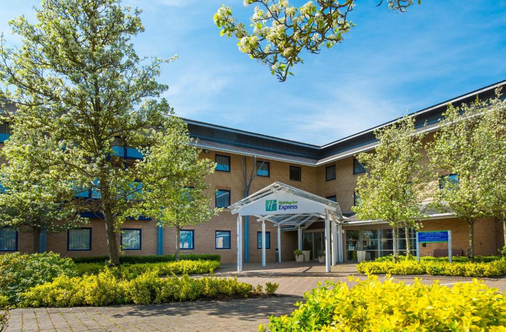 an exterior view of a hospital building at Holiday Inn Express Milton Keynes, an IHG Hotel in Milton Keynes