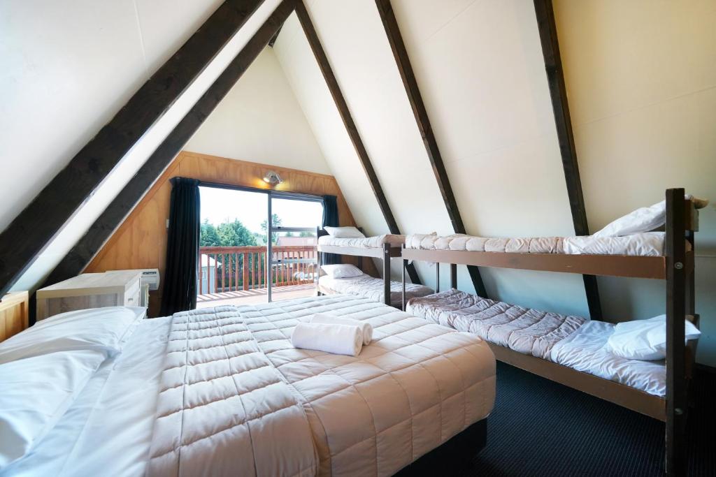 Postel nebo postele na pokoji v ubytování Pipers ski Lodge