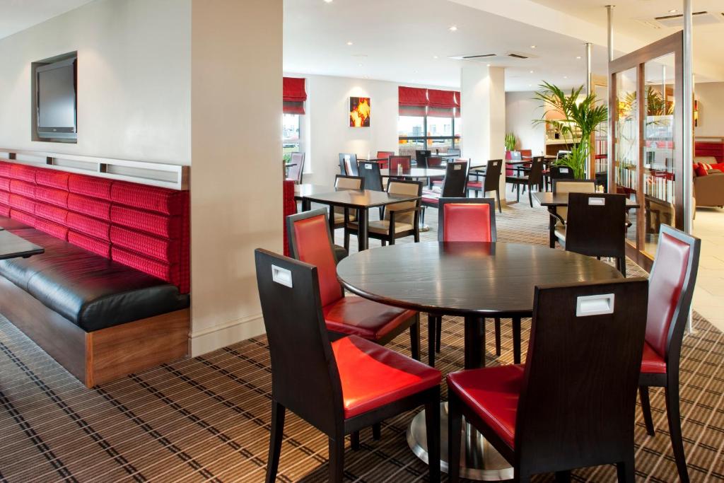 Posezení v ubytování Holiday Inn Express - Glasgow Airport by IHG