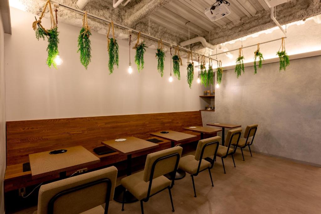 Restaurace v ubytování plat hostel keikyu minowa forest