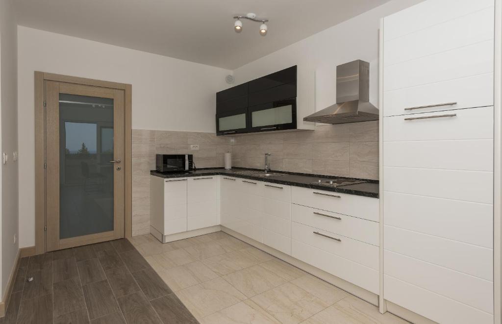 Kuchyň nebo kuchyňský kout v ubytování Apartments Villa Hadria