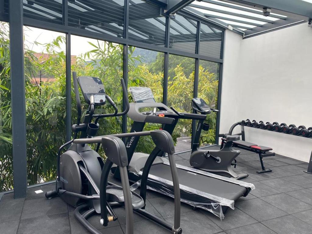 Fitness centrum a/nebo fitness zařízení v ubytování Bahang Bay Hotel