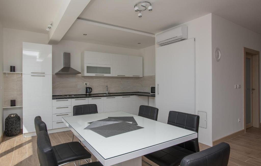 Kuchyň nebo kuchyňský kout v ubytování Apartments Villa Hadria