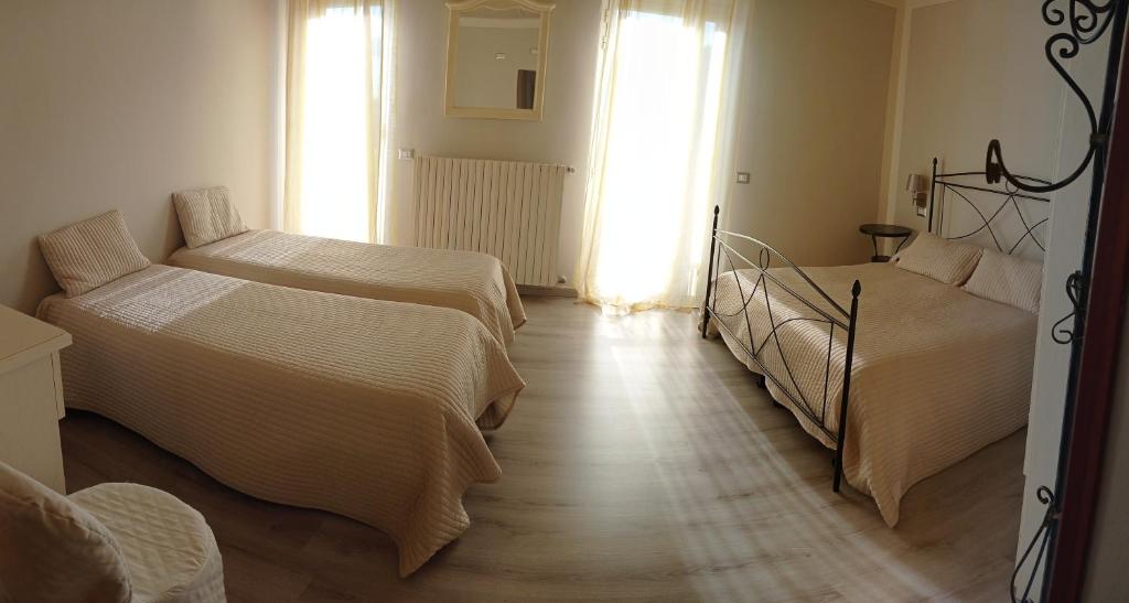 Postel nebo postele na pokoji v ubytování Hotel Monti