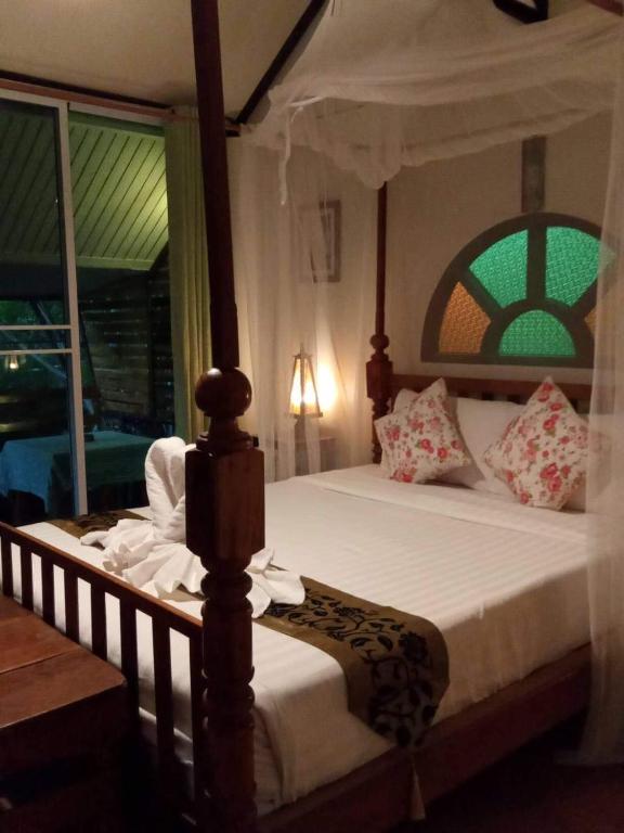 Baan B&B Sukhothai - Sala De Reina Con Vista Al Jardín
