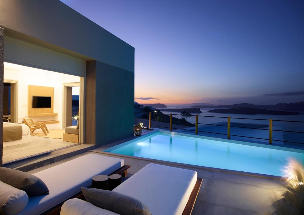 Bazén v ubytování Melidonia Suites nebo v jeho okolí