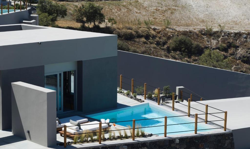 Bazén v ubytování Melidonia Suites nebo v jeho okolí