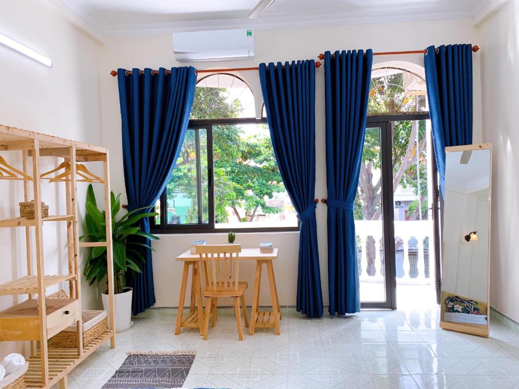 Kuchyň nebo kuchyňský kout v ubytování Xoài Xanh Hostel & Villa