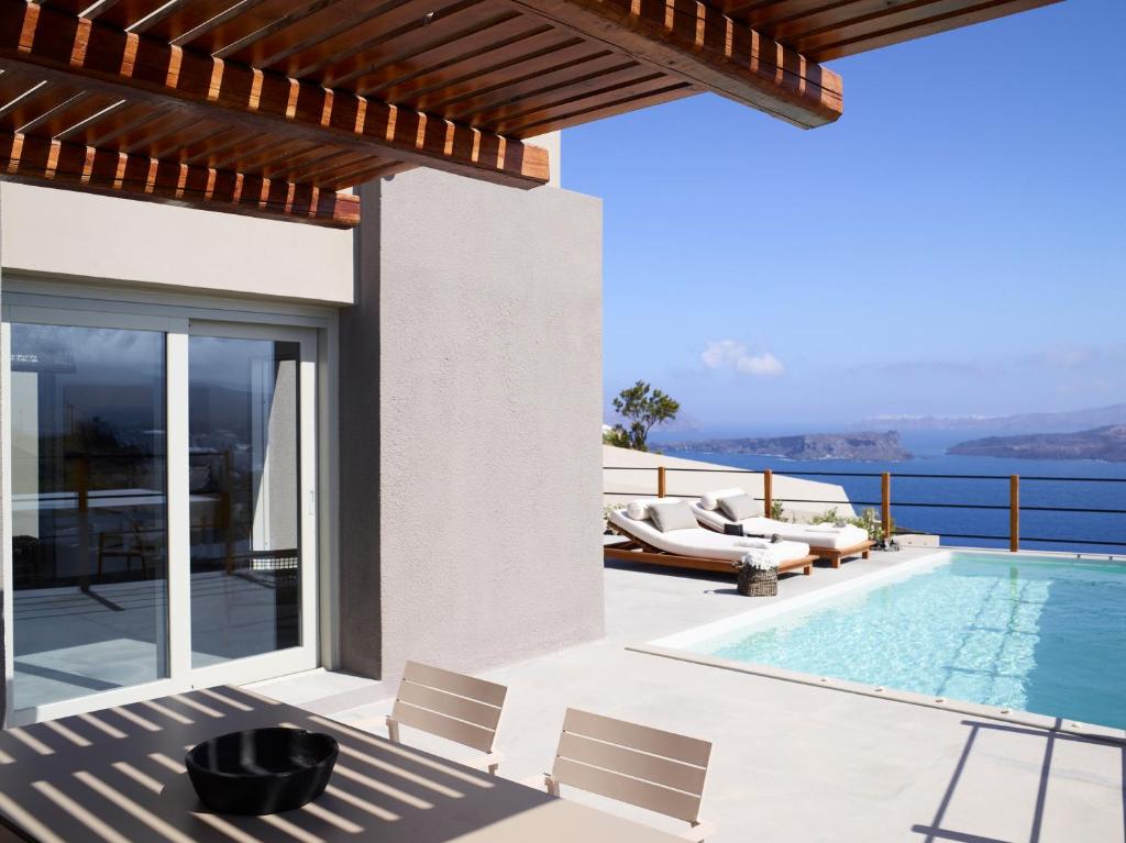 Bazén v ubytování Melidonia Suites nebo v jeho okolí