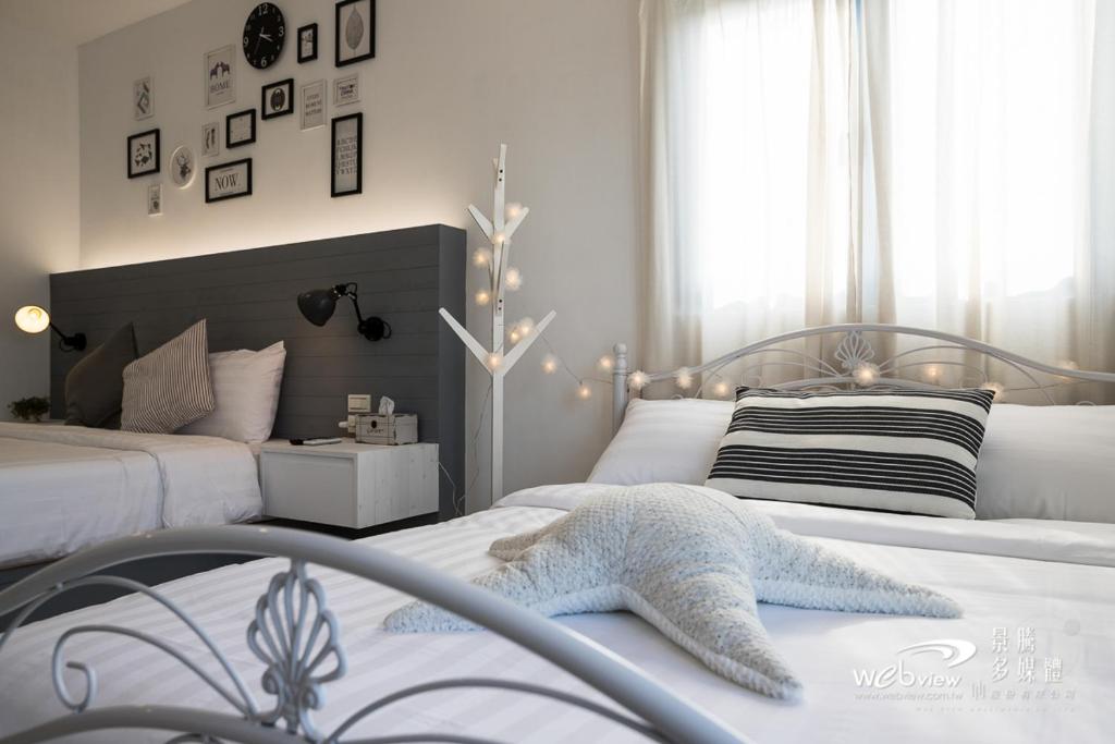 Postel nebo postele na pokoji v ubytování Blue White