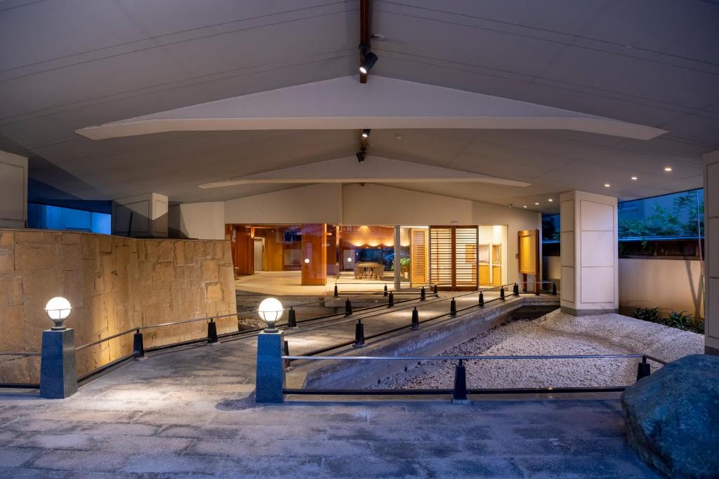 Postel nebo postele na pokoji v ubytování onsen hotel OMOTO