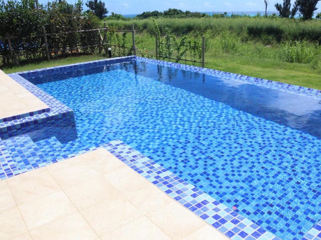 Bazén v ubytování Miyakojima Kurima Resort Seawood Hotel nebo v jeho okolí