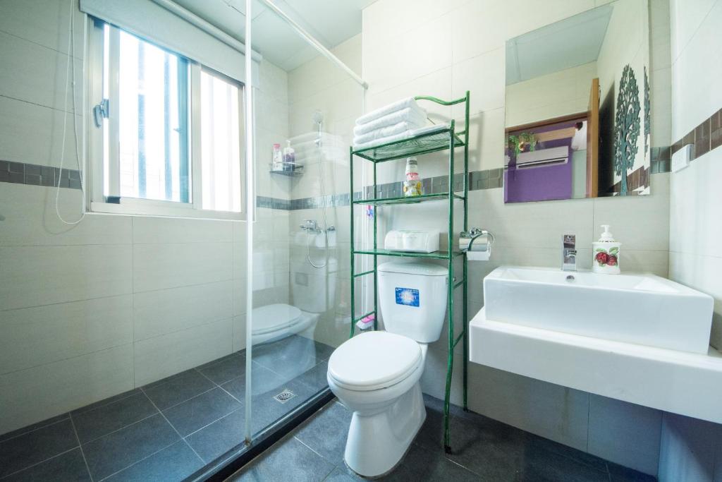 a bathroom with a toilet and a sink and a shower at Sunflower B&amp;B II in Hualien City